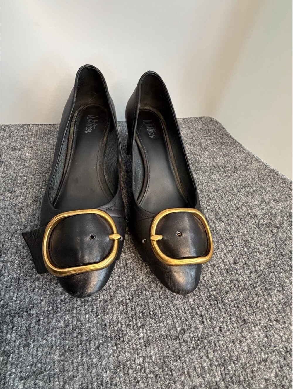 Wittner black leather with matte gold buckle shoe low heel size 40 / 9